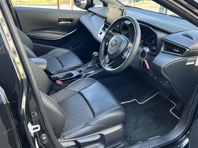 カローラツーリング ハイブリッド　ダブルバイビー　禁煙　純正９型ディスプレイ　ナビ　バックカメラ　シートヒーター　ステアリングヒーター　電動パーキングブレーキ　ブレーキホールド　ワイヤレス充電　ＥＴＣ　ハーフレザシート　レーダークルーズコントロール（21枚目）