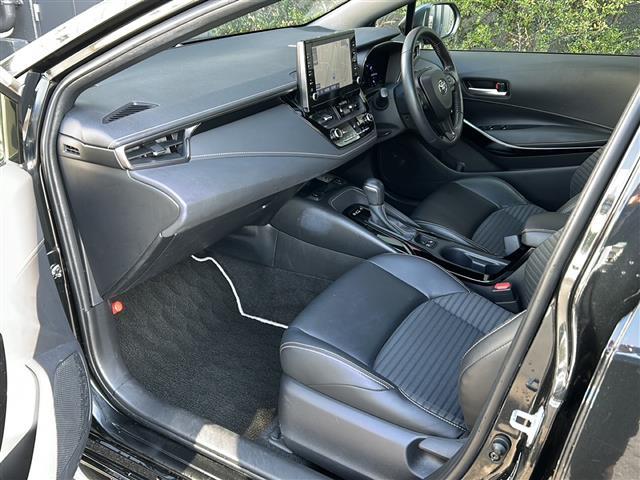 カローラツーリング ハイブリッド　ダブルバイビー　禁煙　純正９型ディスプレイ　ナビ　バックカメラ　シートヒーター　ステアリングヒーター　電動パーキングブレーキ　ブレーキホールド　ワイヤレス充電　ＥＴＣ　ハーフレザシート　レーダークルーズコントロール（24枚目）
