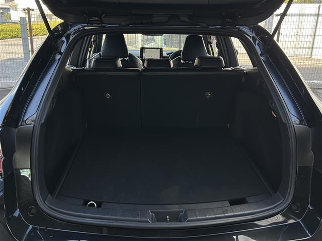 カローラツーリング ハイブリッド　ダブルバイビー　禁煙　純正９型ディスプレイ　ナビ　バックカメラ　シートヒーター　ステアリングヒーター　電動パーキングブレーキ　ブレーキホールド　ワイヤレス充電　ＥＴＣ　ハーフレザシート　レーダークルーズコントロール（28枚目）