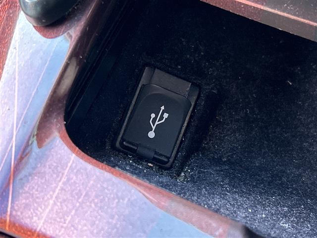 クラウンハイブリッド ロイヤルサルーン　禁煙　純正ナビ　レーダークルーズコントロール　ＰＣＳ　オートライト　ＬＥＤヘッドライト　フォグランプ　シートヒーター　パワーシート　革巻きステアリング　ステアリングヒーター　純正フロアマット　ＥＴＣ（9枚目）