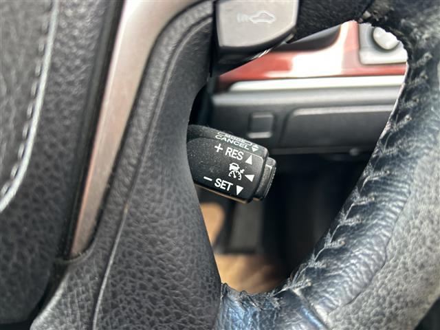 クラウンハイブリッド ロイヤルサルーン　禁煙　純正ナビ　レーダークルーズコントロール　ＰＣＳ　オートライト　ＬＥＤヘッドライト　フォグランプ　シートヒーター　パワーシート　革巻きステアリング　ステアリングヒーター　純正フロアマット　ＥＴＣ（15枚目）