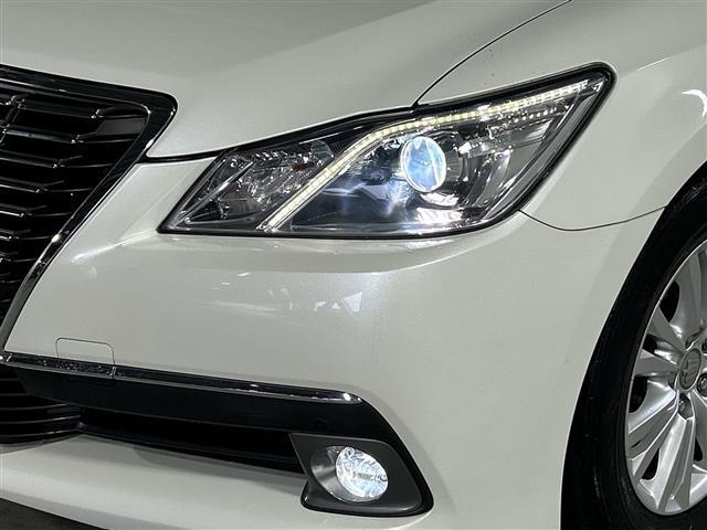 クラウンハイブリッド ロイヤルサルーン　禁煙　純正ナビ　レーダークルーズコントロール　ＰＣＳ　オートライト　ＬＥＤヘッドライト　フォグランプ　シートヒーター　パワーシート　革巻きステアリング　ステアリングヒーター　純正フロアマット　ＥＴＣ（32枚目）