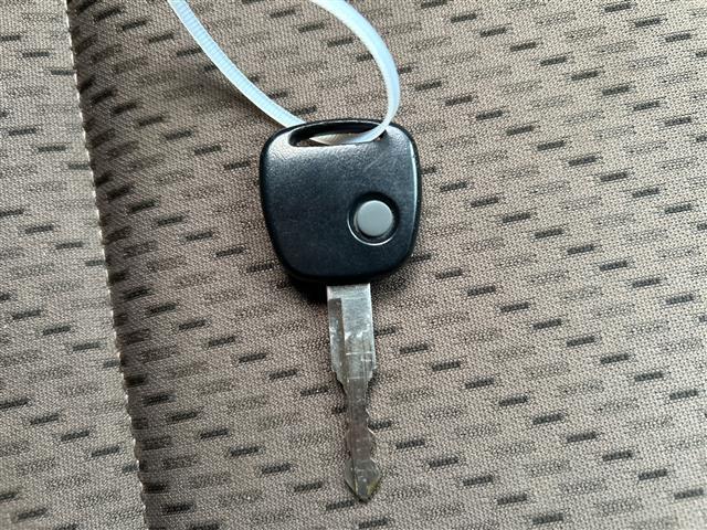 スクラム ＰＣスペシャル　禁煙　４ＷＤ　衝突軽減ブレーキ　車線逸脱警報　横滑り防止　パーキングセンサー　オートライト　電動格納ミラー　リモコンキー　ドアバイザー　フロアマット　オーバーヘッドコンソール（13枚目）