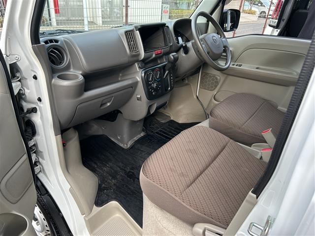 スクラム ＰＣスペシャル　禁煙　４ＷＤ　衝突軽減ブレーキ　車線逸脱警報　横滑り防止　パーキングセンサー　オートライト　電動格納ミラー　リモコンキー　ドアバイザー　フロアマット　オーバーヘッドコンソール（16枚目）