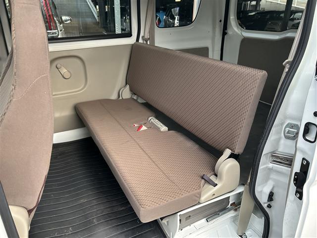 スクラム ＰＣスペシャル　禁煙　４ＷＤ　衝突軽減ブレーキ　車線逸脱警報　横滑り防止　パーキングセンサー　オートライト　電動格納ミラー　リモコンキー　ドアバイザー　フロアマット　オーバーヘッドコンソール（17枚目）