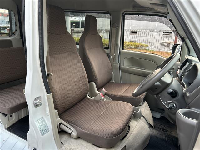 スクラム ＰＣスペシャル　禁煙　４ＷＤ　衝突軽減ブレーキ　車線逸脱警報　横滑り防止　パーキングセンサー　オートライト　電動格納ミラー　リモコンキー　ドアバイザー　フロアマット　オーバーヘッドコンソール（18枚目）