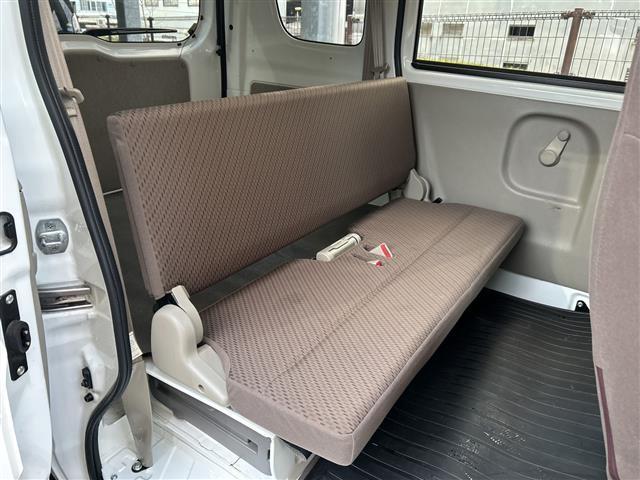 スクラム ＰＣスペシャル　禁煙　４ＷＤ　衝突軽減ブレーキ　車線逸脱警報　横滑り防止　パーキングセンサー　オートライト　電動格納ミラー　リモコンキー　ドアバイザー　フロアマット　オーバーヘッドコンソール（21枚目）