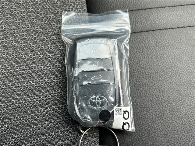 カローラクロス ハイブリッド　Ｚ　禁煙　パノラマルーフ　純正ナビ　パノラミックビューモニター　パキングアシスト　クリアランスソナー　ＢＳＭ　パワーバックドア　シートヒーター　ハーフレザーシート　ＬＥＤヘッドライト　フォグ　ＥＴＣ２．０（17枚目）