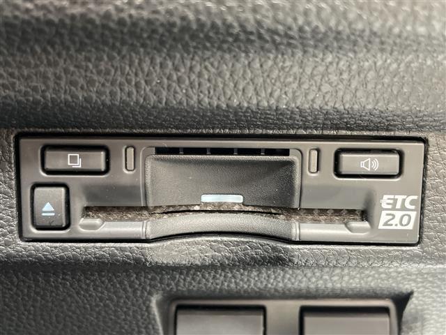 カローラクロス ハイブリッド　Ｚ　禁煙　パノラマルーフ　純正ナビ　パノラミックビューモニター　パキングアシスト　クリアランスソナー　ＢＳＭ　パワーバックドア　シートヒーター　ハーフレザーシート　ＬＥＤヘッドライト　フォグ　ＥＴＣ２．０（20枚目）