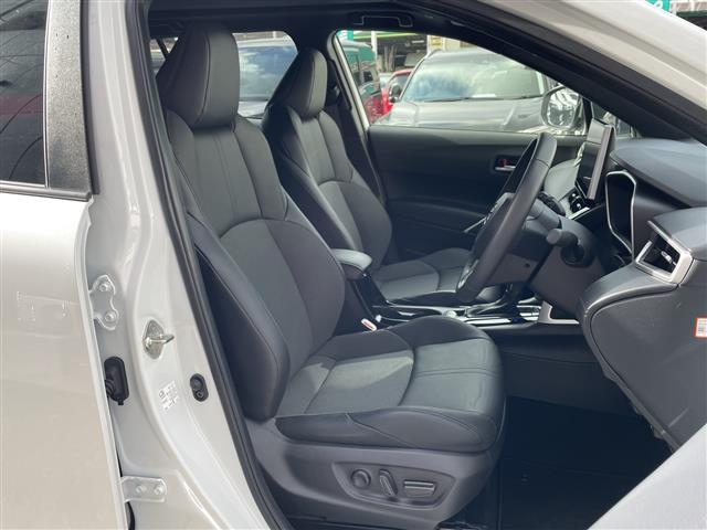 カローラクロス ハイブリッド　Ｚ　禁煙　パノラマルーフ　純正ナビ　パノラミックビューモニター　パキングアシスト　クリアランスソナー　ＢＳＭ　パワーバックドア　シートヒーター　ハーフレザーシート　ＬＥＤヘッドライト　フォグ　ＥＴＣ２．０（24枚目）