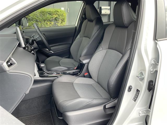 カローラクロス ハイブリッド　Ｚ　禁煙　パノラマルーフ　純正ナビ　パノラミックビューモニター　パキングアシスト　クリアランスソナー　ＢＳＭ　パワーバックドア　シートヒーター　ハーフレザーシート　ＬＥＤヘッドライト　フォグ　ＥＴＣ２．０（25枚目）