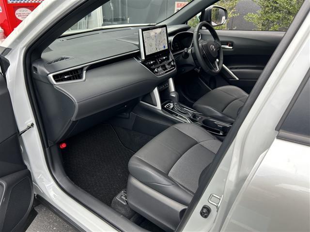 カローラクロス ハイブリッド　Ｚ　禁煙　パノラマルーフ　純正ナビ　パノラミックビューモニター　パキングアシスト　クリアランスソナー　ＢＳＭ　パワーバックドア　シートヒーター　ハーフレザーシート　ＬＥＤヘッドライト　フォグ　ＥＴＣ２．０（26枚目）