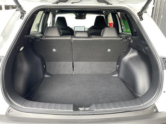 カローラクロス ハイブリッド　Ｚ　禁煙　パノラマルーフ　純正ナビ　パノラミックビューモニター　パキングアシスト　クリアランスソナー　ＢＳＭ　パワーバックドア　シートヒーター　ハーフレザーシート　ＬＥＤヘッドライト　フォグ　ＥＴＣ２．０（31枚目）