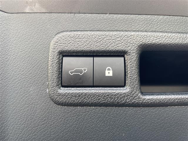 ＮＸ ＮＸ３００　Ｉパッケージ　禁煙車　セーフティシステムプラス　カラーヘッドアップディスプレイ　ブラインドスポットモニター　リアクロストラフィックアラート　純正１０．３インチナビ　三眼ＬＥＤオートライト　黒合皮シート（32枚目）