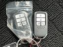 ハイブリッド・Gホンダセンシング 禁煙 純正8型ナビ バックカメラ 両側パワースライドドア Cパッケージ Sパッケージ コンビシート シートヒーター LEDアクティブコーナリングライト ETC オートリトラミラー 衝突軽減 LKAS(17枚目)