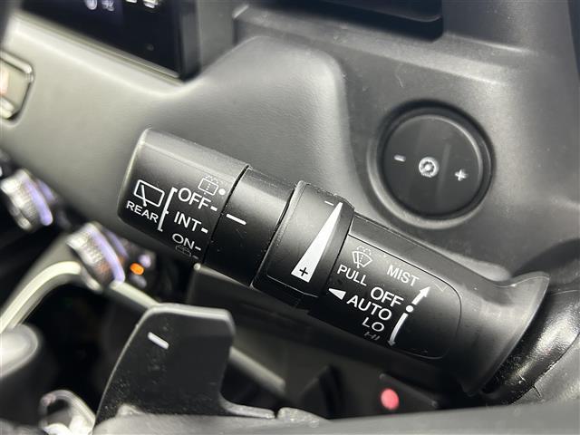 ヴェゼル ｅ：ＨＥＶ　Ｚ　ホンダコネクトディスプレー　バックカメラ　フルセグテレビ　スマートフォン連携　ホンダセンシング　ブラインドスポットインフォメーション　後退出庫サポート　ワイヤレス充電器　ヒルディセントコントロール（8枚目）