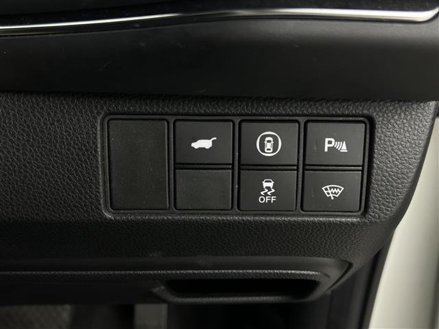 ヴェゼル ｅ：ＨＥＶ　Ｚ　ホンダコネクトディスプレー　バックカメラ　フルセグテレビ　スマートフォン連携　ホンダセンシング　ブラインドスポットインフォメーション　後退出庫サポート　ワイヤレス充電器　ヒルディセントコントロール（14枚目）