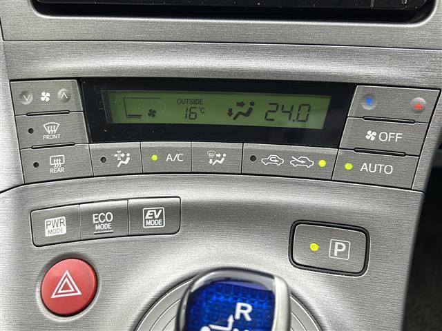 プリウス S 純正ナビ フルセグTV Bluetooth SDサーバー バックカメラ キセノンヘッドライト ビルトインETC 純正15インチアルミホイール スマートキー 純正フロアマット 布系シート エアバック(4枚目)