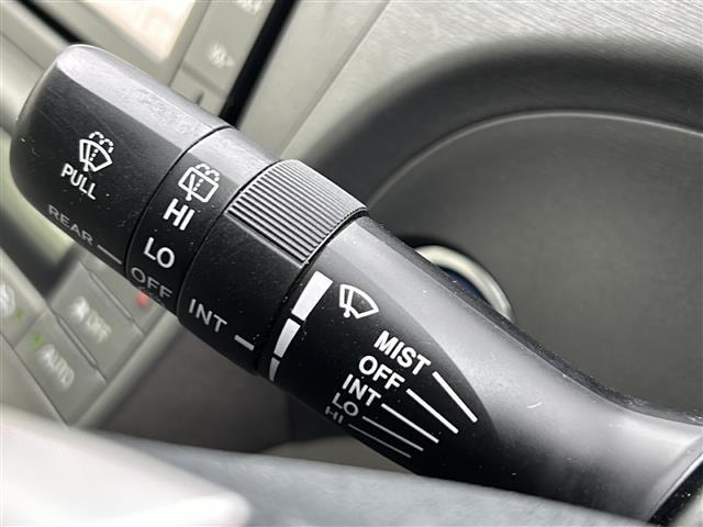 プリウス S 純正ナビ フルセグTV Bluetooth SDサーバー バックカメラ キセノンヘッドライト ビルトインETC 純正15インチアルミホイール スマートキー 純正フロアマット 布系シート エアバック(9枚目)