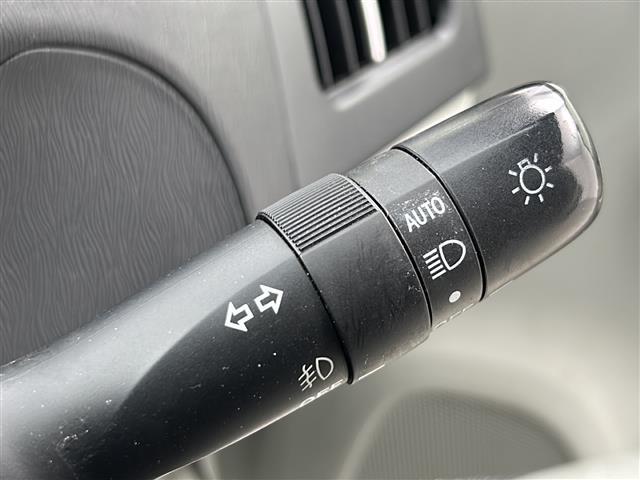 プリウス S 純正ナビ フルセグTV Bluetooth SDサーバー バックカメラ キセノンヘッドライト ビルトインETC 純正15インチアルミホイール スマートキー 純正フロアマット 布系シート エアバック(10枚目)