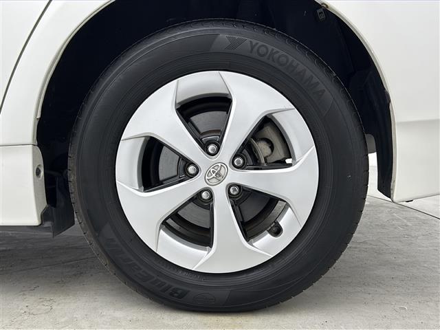 プリウス S 純正ナビ フルセグTV Bluetooth SDサーバー バックカメラ キセノンヘッドライト ビルトインETC 純正15インチアルミホイール スマートキー 純正フロアマット 布系シート エアバック(21枚目)