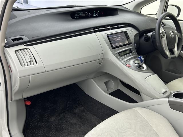 プリウス S 純正ナビ フルセグTV Bluetooth SDサーバー バックカメラ キセノンヘッドライト ビルトインETC 純正15インチアルミホイール スマートキー 純正フロアマット 布系シート エアバック(31枚目)