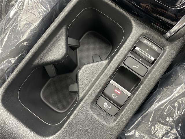 ヴェゼル e:HEV Z 登録済未使用車 純正9インチナビ付ディスプレイ バックカメラ フルセグTV ビルトインETC2.0 パワーバックドア 置くだけ充電 電動パーキングブレーキ 衝突軽減ブレーキ ブラインドスポットモニター(6枚目)