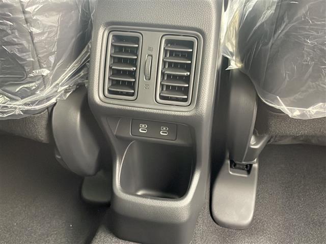 ヴェゼル e:HEV Z 登録済未使用車 純正9インチナビ付ディスプレイ バックカメラ フルセグTV ビルトインETC2.0 パワーバックドア 置くだけ充電 電動パーキングブレーキ 衝突軽減ブレーキ ブラインドスポットモニター(36枚目)