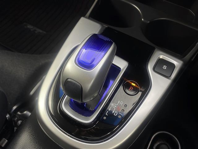 フィットハイブリッド Lパッケージ 純正7インチインターナビ TV CD DVD BT バックカメラ ハーフレザーシート あんしんパッケージ クルーズコントロール 純正フロアマット ETC スマートキー スペアキー タッチパネル式AAC(8枚目)