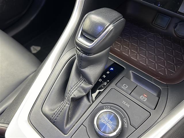 RAV4 ハイブリッドG 純正ナビ パノラマムーンルーフ トヨタセーフティセンス ブラインドスポットモニター プリクラッシュセーフティ パーキングサポートブレーキ 追従クルコン バックカメラ レザーシート シートヒーター(6枚目)