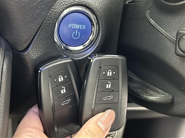 RAV4 ハイブリッドG 純正ナビ パノラマムーンルーフ トヨタセーフティセンス ブラインドスポットモニター プリクラッシュセーフティ パーキングサポートブレーキ 追従クルコン バックカメラ レザーシート シートヒーター(7枚目)