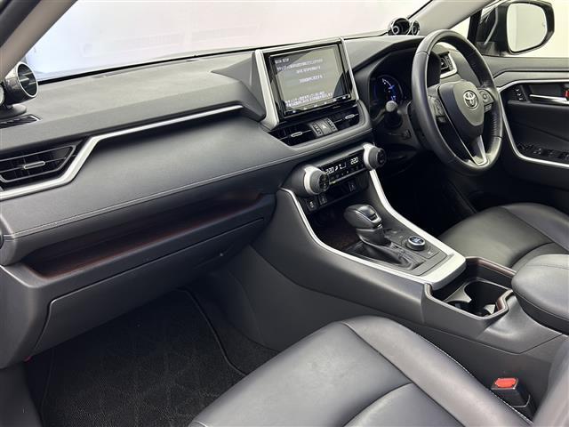 RAV4 ハイブリッドG 純正ナビ パノラマムーンルーフ トヨタセーフティセンス ブラインドスポットモニター プリクラッシュセーフティ パーキングサポートブレーキ 追従クルコン バックカメラ レザーシート シートヒーター(31枚目)