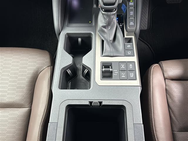 ランドクルーザー250 ZXファーストエディション 7人乗り JBLプレミアムサウンドシステム 茶色レザーシート パノラミックビューモニター 純正12.3インチディスプレイオーディオ クルーズコントロール デジタルインナーミラー 純正18インチAW(5枚目)