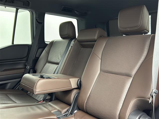 ランドクルーザー250 ZXファーストエディション 7人乗り JBLプレミアムサウンドシステム 茶色レザーシート パノラミックビューモニター 純正12.3インチディスプレイオーディオ クルーズコントロール デジタルインナーミラー 純正18インチAW(35枚目)