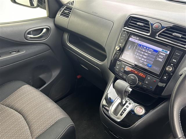 セレナ HWS S HV Vセレ +SeftyII 純正8インチAW TV/CD/DVD/SD/ブルートゥース アラウンドビューモニター フリップダウンモニター 両側パワースライドドア HIDヘッドライト 純正16インチAW クルーズコントロール(22枚目)