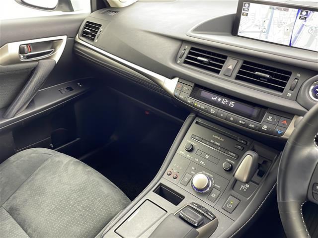 CT CT200h バージョンC 純正メーカーナビ CD DVD Bluetooth フルセグ レーダークルーズコントロール 革巻きステアリング シートヒーター プリクラッシュセーフティー レーンディパーチャーアラート ETC2.0(9枚目)