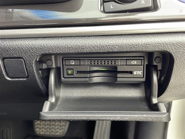 クラウンハイブリッド アスリートS 純正8インチHDDナビ サンルーフ ETC バックカメラ 衝突被害軽減システム クルーズコントロール追従無し アイドリングストップ オートライト 純正17インチAW 純正フロアマット パワーシート(7枚目)