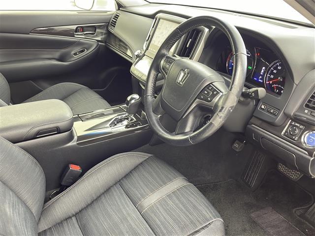 クラウンハイブリッド アスリートS 純正8インチHDDナビ サンルーフ ETC バックカメラ 衝突被害軽減システム クルーズコントロール追従無し アイドリングストップ オートライト 純正17インチAW 純正フロアマット パワーシート(29枚目)