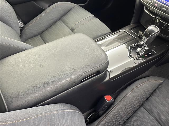 クラウンハイブリッド アスリートS 純正8インチHDDナビ サンルーフ ETC バックカメラ 衝突被害軽減システム クルーズコントロール追従無し アイドリングストップ オートライト 純正17インチAW 純正フロアマット パワーシート(37枚目)