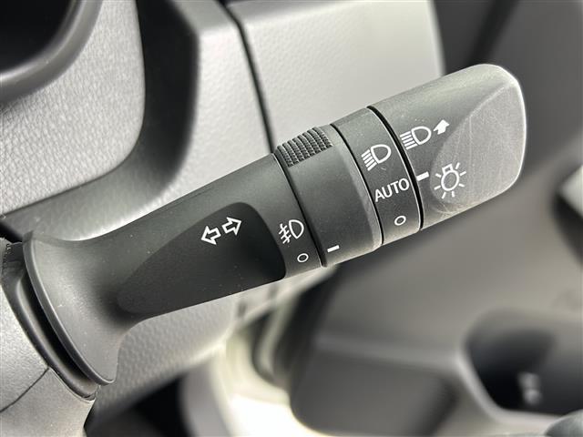 ルーミー カスタムG-T 純正SDナビ 全方位カメラ ETC 両側パワースライドドア 衝突被害軽減システム レーンキープアシスト クルーズコントロール追従 コーナーセンサー前後 アイドリングストップ オートホールド LED(9枚目)