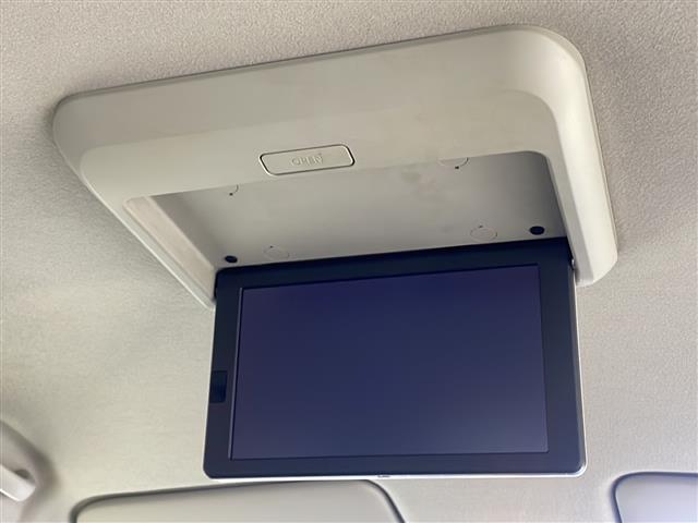 セレナ ハイウェイスターS-HVアドバンスドセーフティパック 純正SDナビ 全方位カメラ フリップダウンモニター 全方位カメラ 両側パワースライドドア ETC 衝突被害軽減システム クルーズコントロール追従なし コーナーセンサー前後 オートライト 純正マット(4枚目)