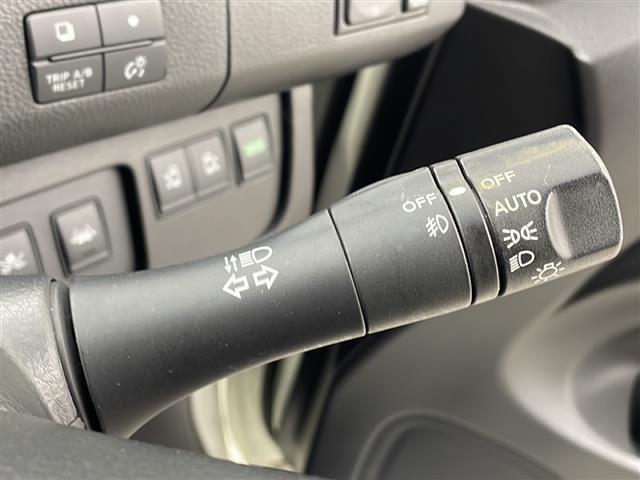 セレナ ハイウェイスターS-HVアドバンスドセーフティパック 純正SDナビ 全方位カメラ フリップダウンモニター 全方位カメラ 両側パワースライドドア ETC 衝突被害軽減システム クルーズコントロール追従なし コーナーセンサー前後 オートライト 純正マット(10枚目)