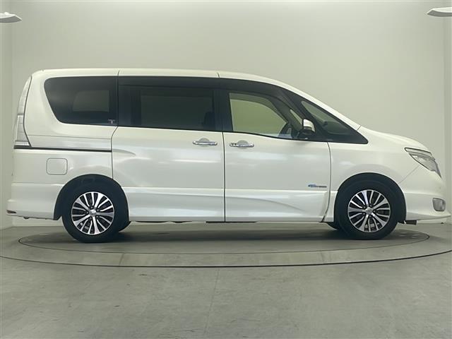 セレナ ハイウェイスターS-HVアドバンスドセーフティパック 純正SDナビ 全方位カメラ フリップダウンモニター 全方位カメラ 両側パワースライドドア ETC 衝突被害軽減システム クルーズコントロール追従なし コーナーセンサー前後 オートライト 純正マット(18枚目)