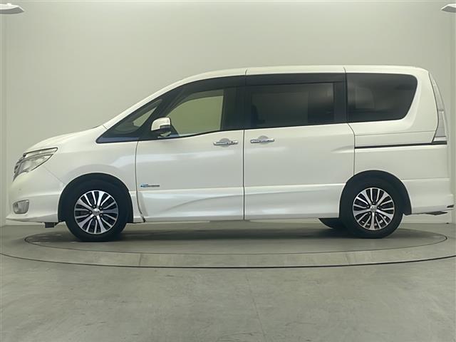 セレナ ハイウェイスターS-HVアドバンスドセーフティパック 純正SDナビ 全方位カメラ フリップダウンモニター 全方位カメラ 両側パワースライドドア ETC 衝突被害軽減システム クルーズコントロール追従なし コーナーセンサー前後 オートライト 純正マット(19枚目)