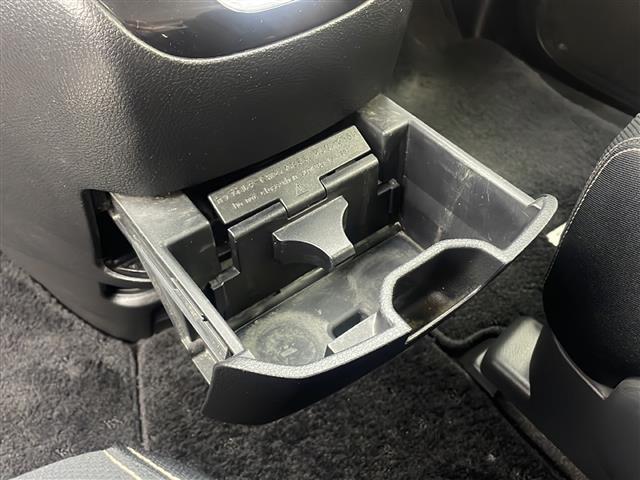 セレナ ハイウェイスターS-HVアドバンスドセーフティパック 純正SDナビ 全方位カメラ フリップダウンモニター 全方位カメラ 両側パワースライドドア ETC 衝突被害軽減システム クルーズコントロール追従なし コーナーセンサー前後 オートライト 純正マット(40枚目)