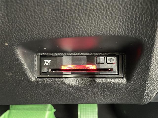 プリウス Sツーリングセレクション モデリスタエアロ 社外SDナビ バックカメラ ETC ドライブレコーダー前方のみ 衝突被害軽減システム レーンキープアシスト クルーズコントロール追従なし シートヒーター 社外17インチアルミホイール(24枚目)