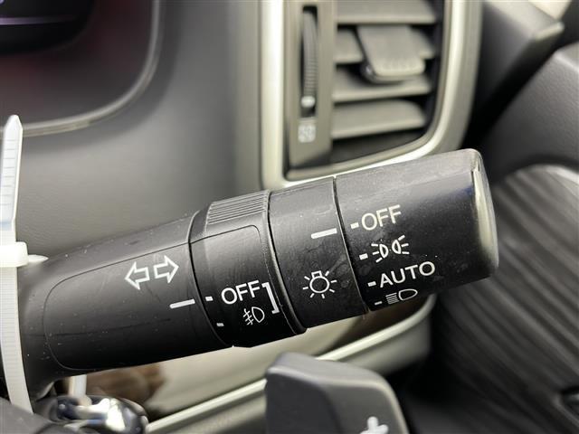 オデッセイ アブソルート・EXホンダセンシング 純正ナビ ホンダセンシング ブラインドスポットモニター レーダークルーズコントロール 両側パワースライドドア バックカメラ 衝突軽減システム 前後コーナーセンサー 車線逸脱防止機能 スマートキー(9枚目)