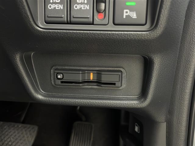 オデッセイハイブリッド e:HEVアブソルート・EXブラックエディション 純正11型ナビ(フルセグTV/AM/FM/CD/DVD/BT/USB/HDMI/AppleCarPlay/AndroidAuto) 置くだけ充電 ブラインドスポットモニター 全方位カメラ(30枚目)