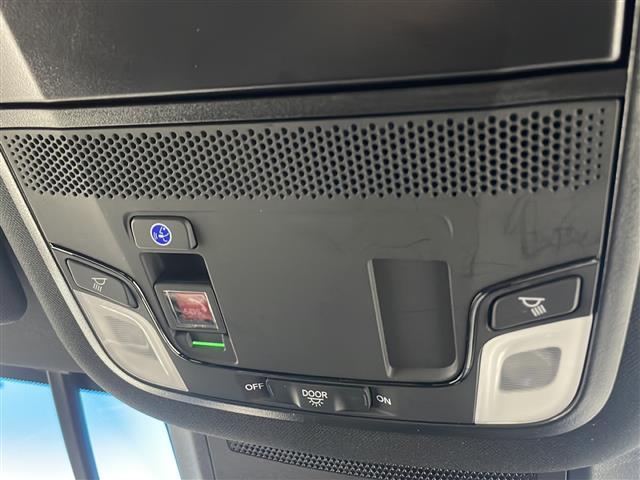 オデッセイハイブリッド e:HEVアブソルート・EXブラックエディション 純正11型ナビ(フルセグTV/AM/FM/CD/DVD/BT/USB/HDMI/AppleCarPlay/AndroidAuto) 置くだけ充電 ブラインドスポットモニター 全方位カメラ(32枚目)