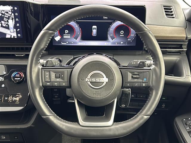 セレナ ハイウェイスターV 純正12.3型ディスプレイオーディオナビ 全方位 プロパイロット BSM 前後シートヒーター デジタルインナーミラー インテリジェントクルーズコントロール エマージェンシーブレーキ 車線逸脱防止警報(7枚目)